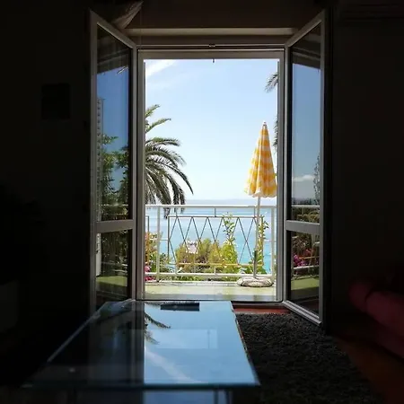 Lalic - A Spacious Three Bedroom With A Sea View