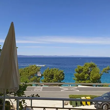 Appartamento Lalic - A Spacious Three Bedroom With A Sea View Tučepi