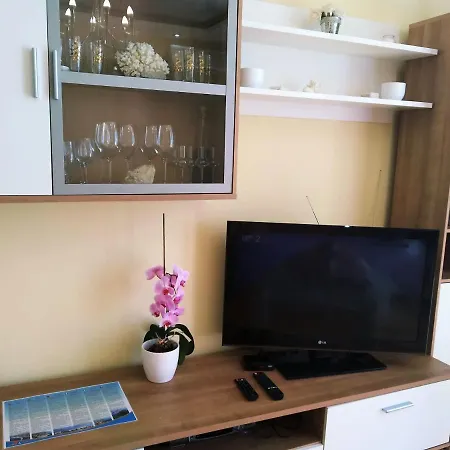 Lalic - A Spacious Three Bedroom With A Sea View