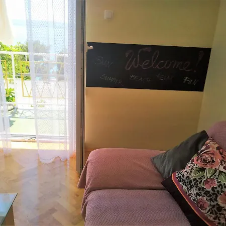 Appartamento Lalic - A Spacious Three Bedroom With A Sea View Tučepi