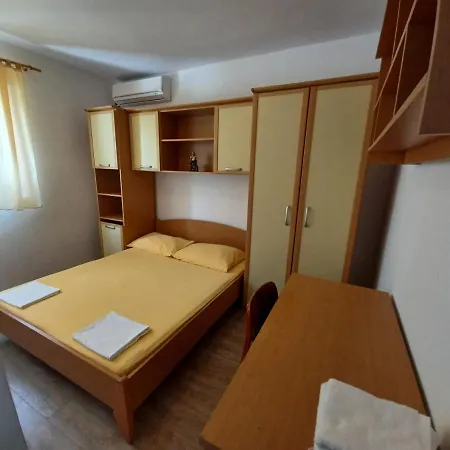 Lalic - A Spacious Three Bedroom With A Sea View
