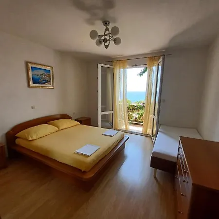 Appartamento Lalic - A Spacious Three Bedroom With A Sea View *