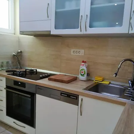 Lalic - A Spacious Three Bedroom With A Sea View Tučepi