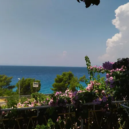 Appartamento Lalic - A Spacious Three Bedroom With A Sea View Tučepi