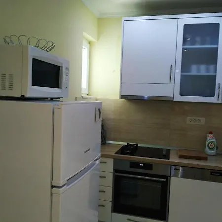 Lalic - A Spacious Three Bedroom With A Sea View