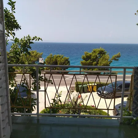Appartamento Lalic - A Spacious Three Bedroom With A Sea View Tučepi