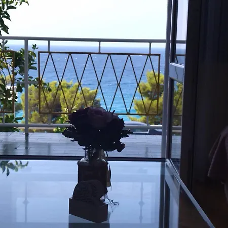 Lalic - A Spacious Three Bedroom With A Sea View *