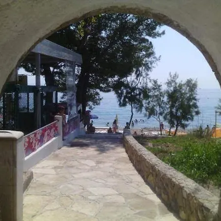 Lalic - A Spacious Three Bedroom With A Sea View *
