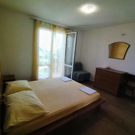 Appartamento Lalic - A Spacious Three Bedroom With A Sea View Tučepi