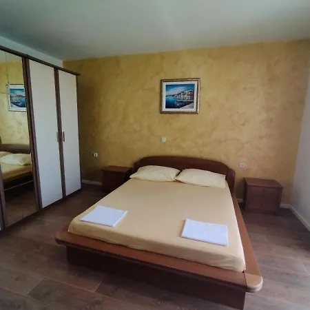 Lalic - A Spacious Three Bedroom With A Sea View * Tučepi