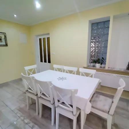 Lalic - A Spacious Three Bedroom With A Sea View Tučepi