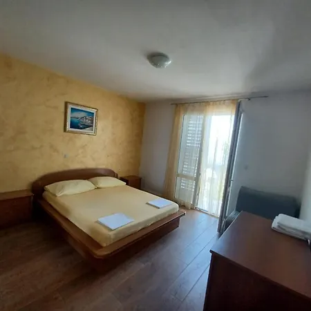 Lalic - A Spacious Three Bedroom With A Sea View * Tučepi