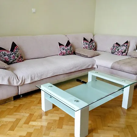 Appartamento Lalic - A Spacious Three Bedroom With A Sea View