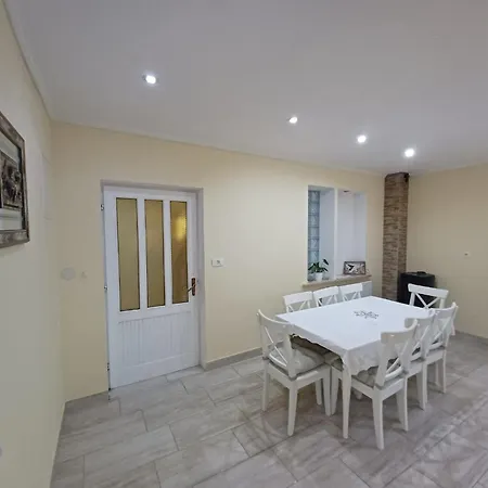 Appartamento Lalic - A Spacious Three Bedroom With A Sea View Tučepi