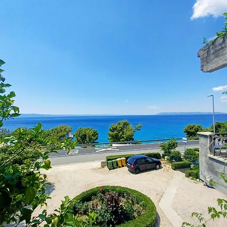 Lalic - A Spacious Three Bedroom With A Sea View